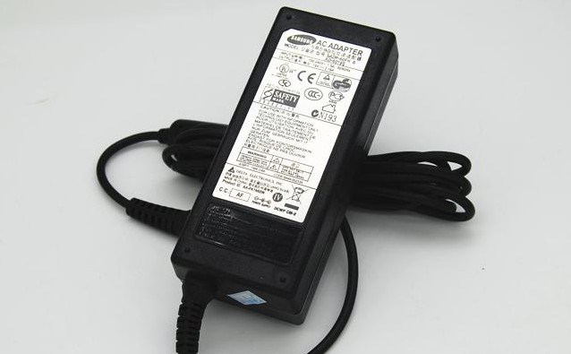 注意事項1：充滿電后拔掉電源！